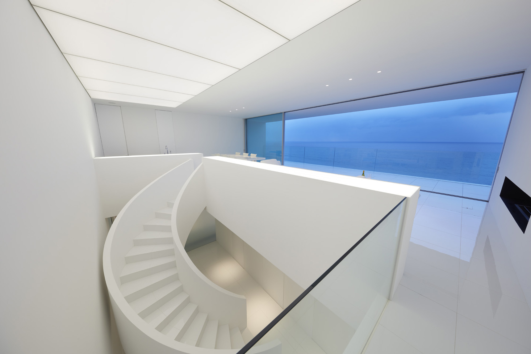 Seaside House by Shinichi Ogawa & Associates