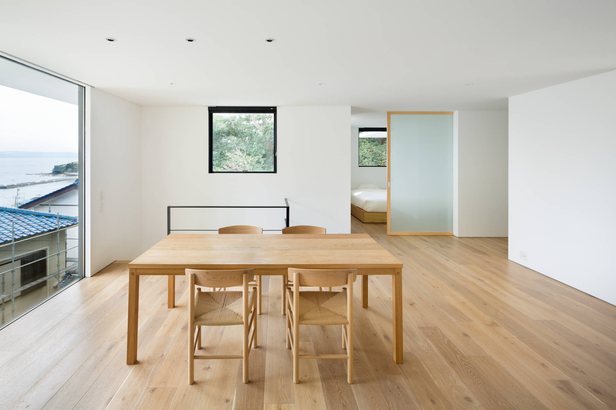 House in Yokosuka by Takashi Kurihara Architects