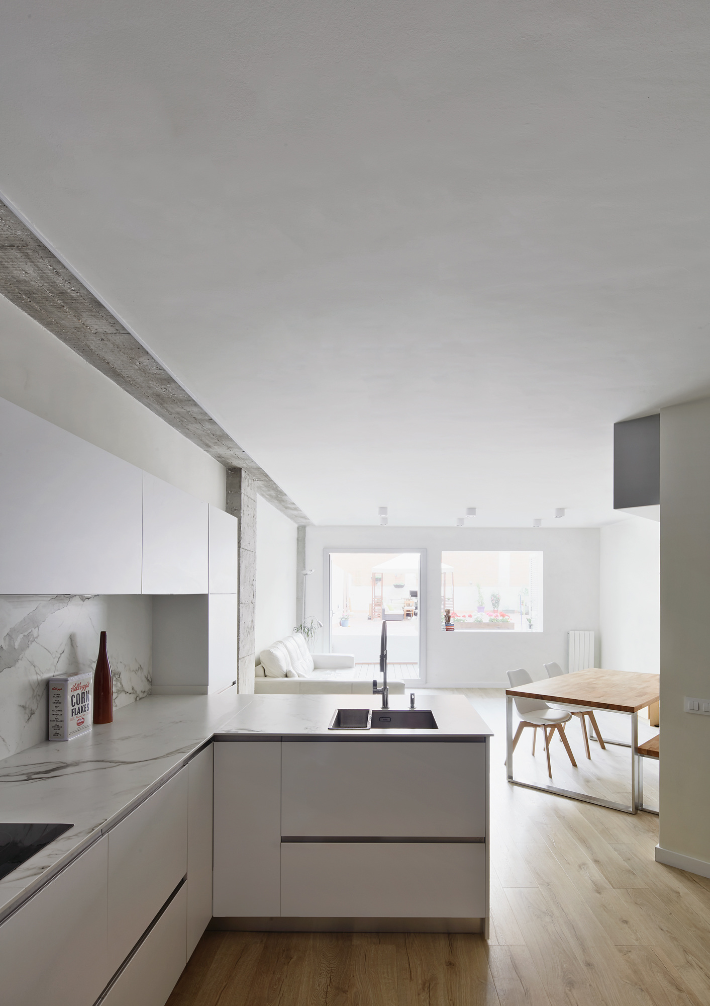 Corsega Apartment by RAS arquitectura