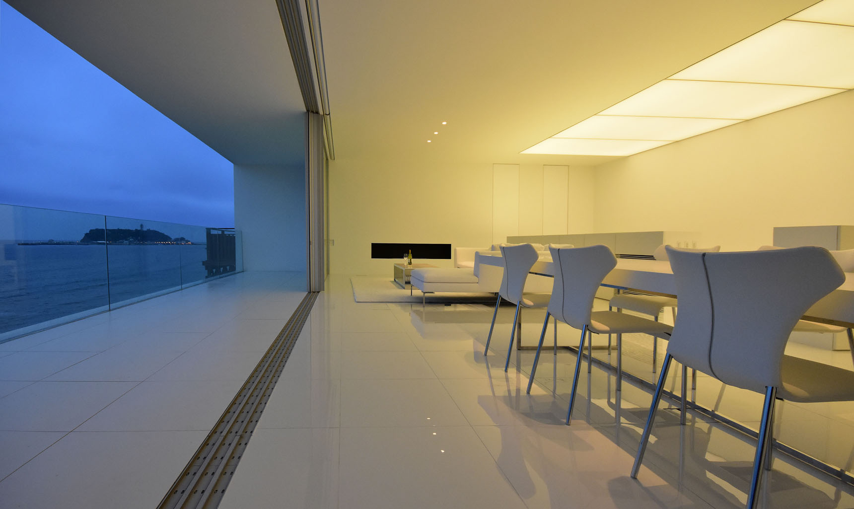 Seaside House by Shinichi Ogawa & Associates