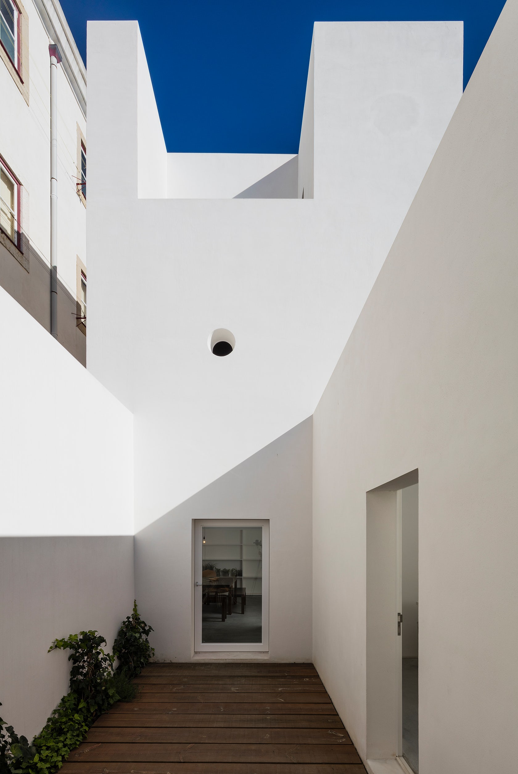 House in Alfama by Matos Gameiro Arquitecto