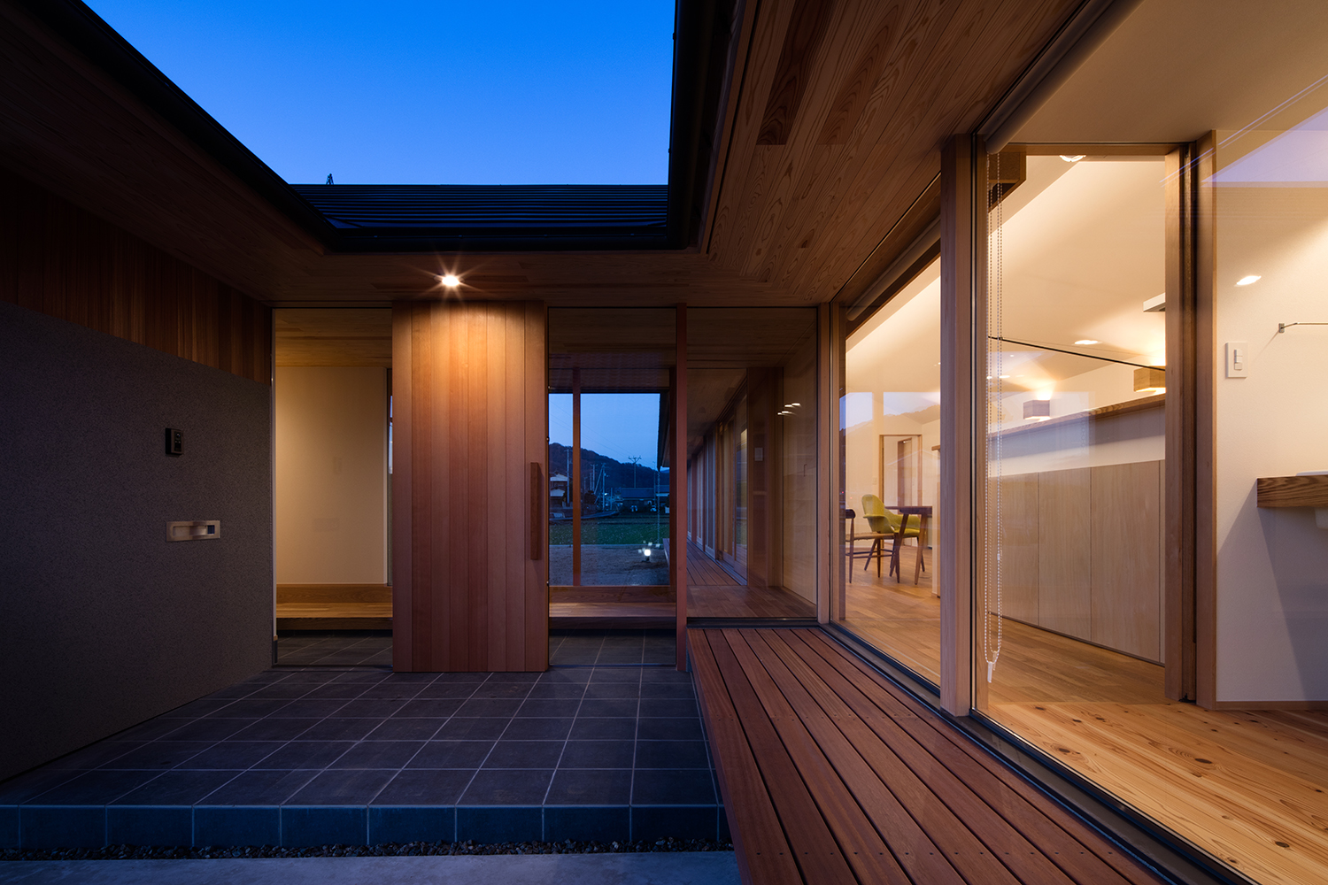 House in Tamagawa by TENK
