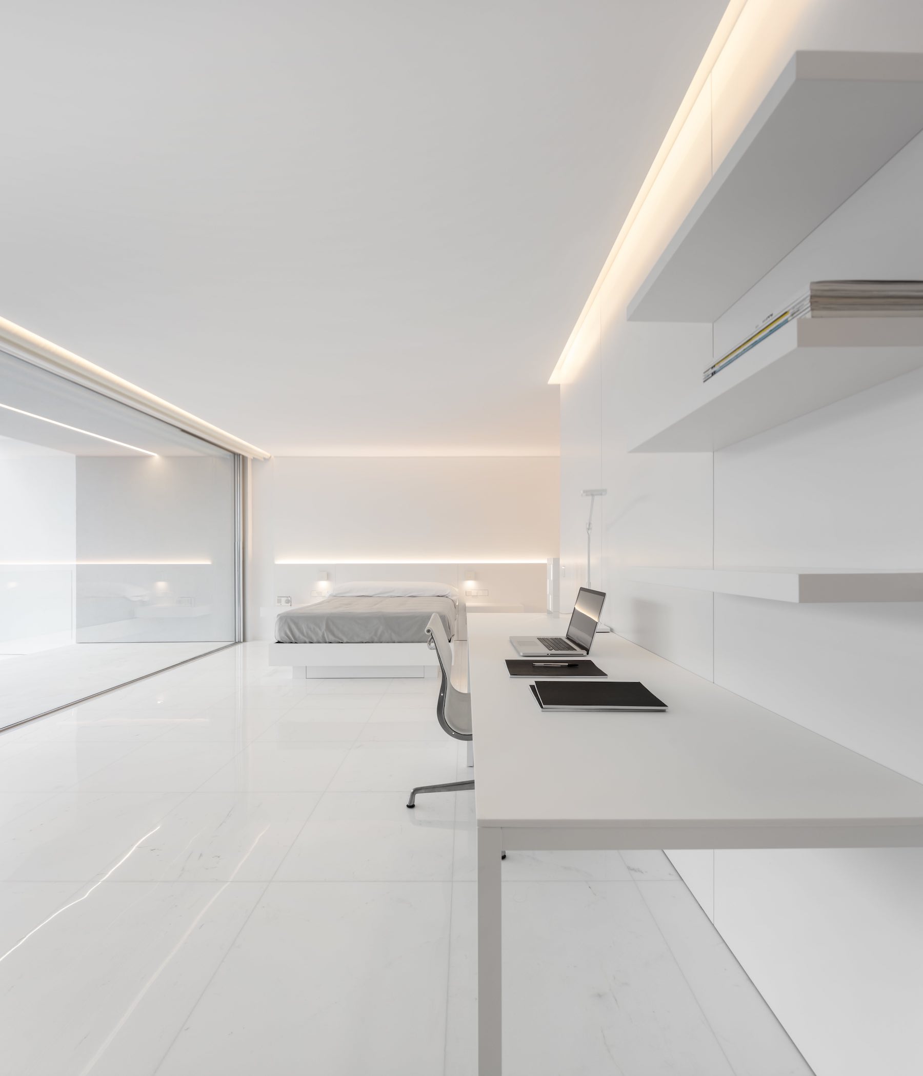 House Between the Pine Forest by Fran Silvestre Arquitectos