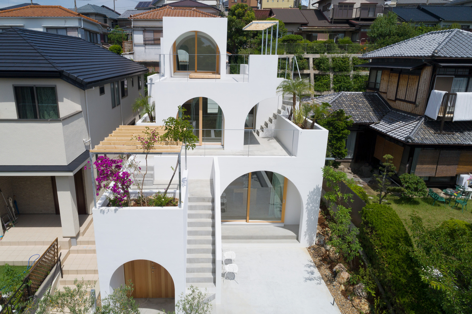 House in Tarumi by Tomohiro Hata Architect and Associates