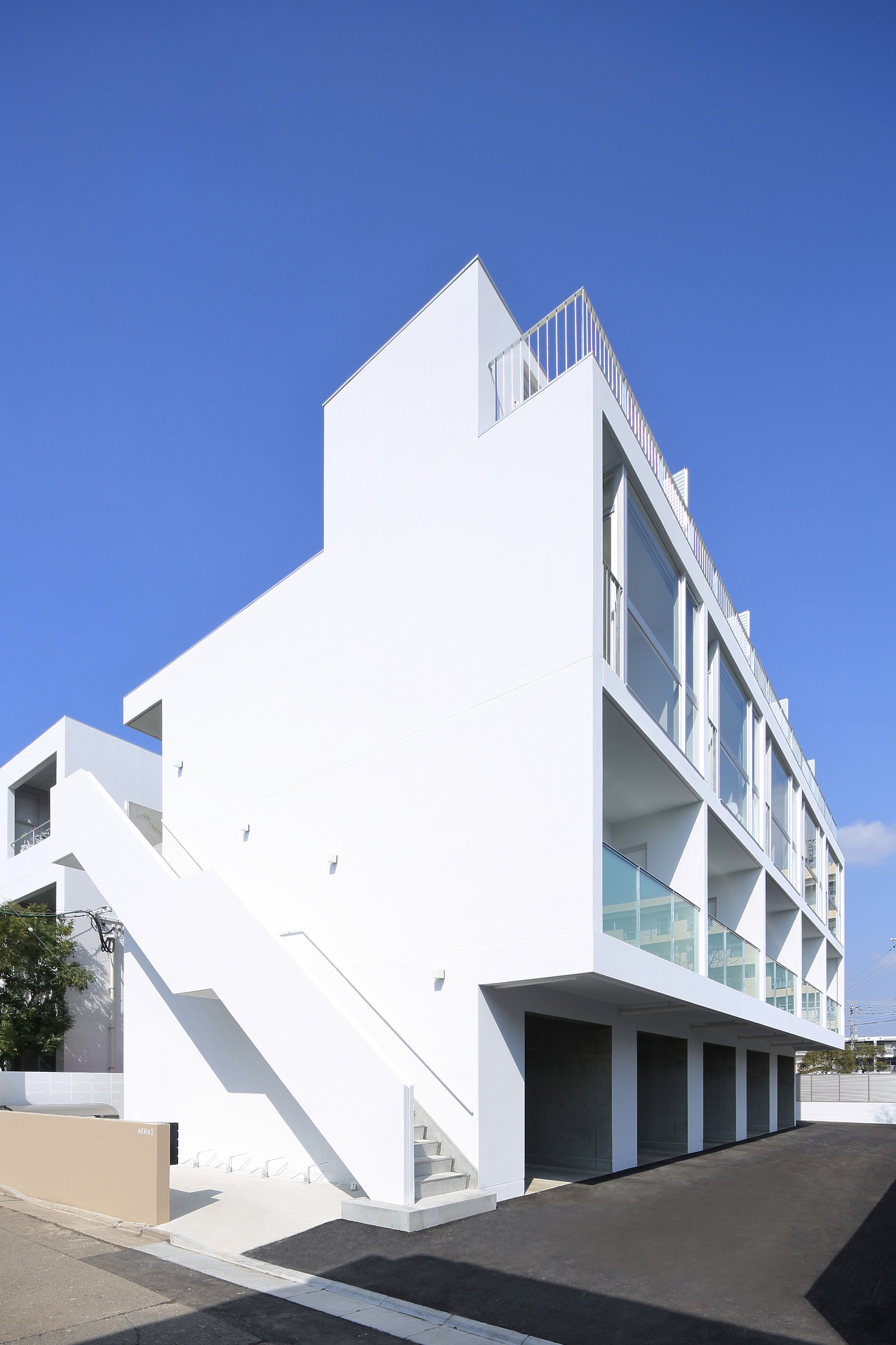 AKHA2 by Takeshi Ishiodori Architecture