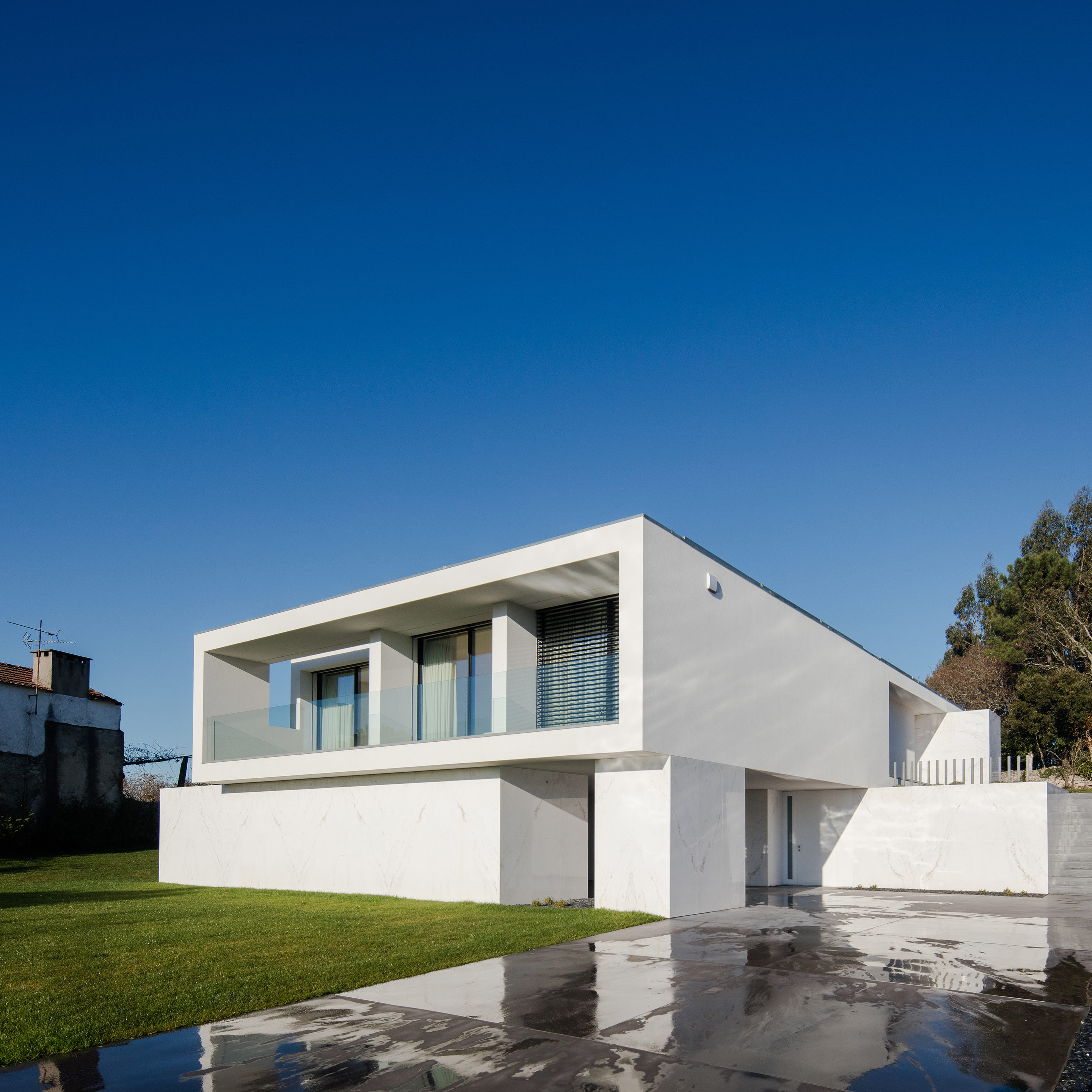 House Touguinhó III by Raulino Silva Architect