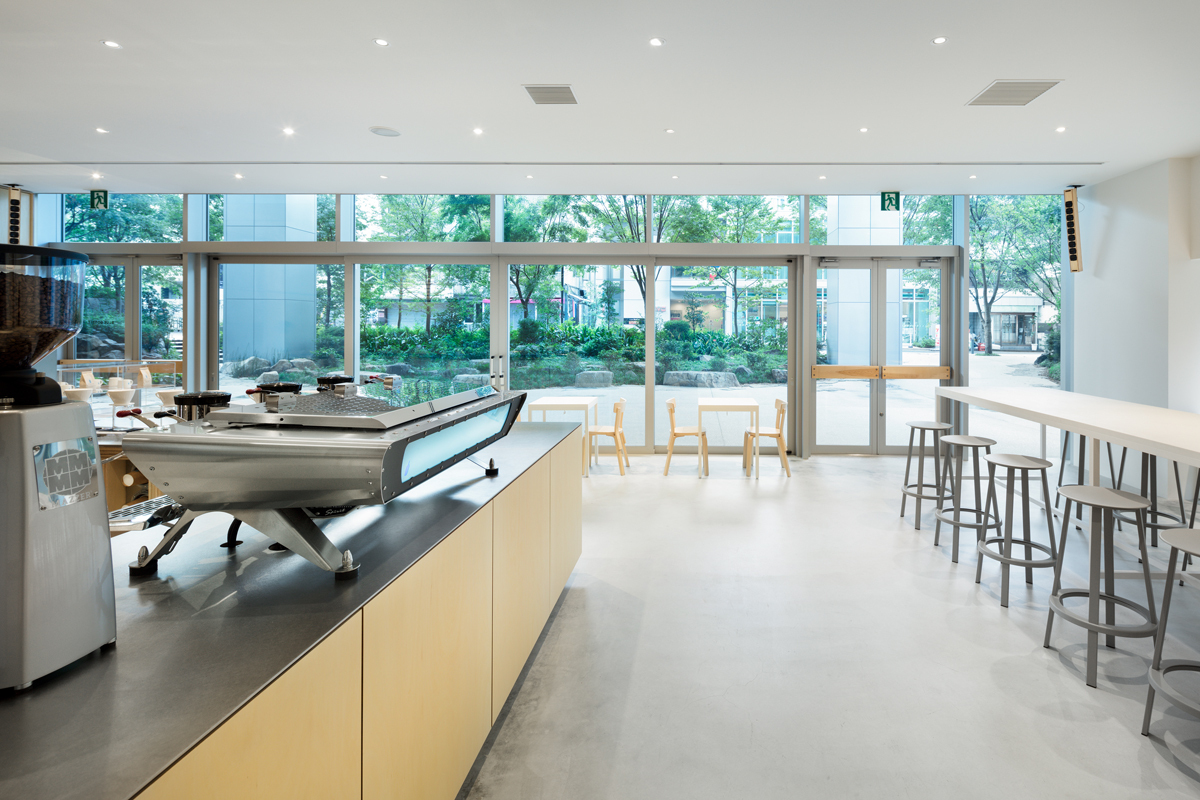 Blue Bottle Coffee Roppongi Cafe by Schemata Architects