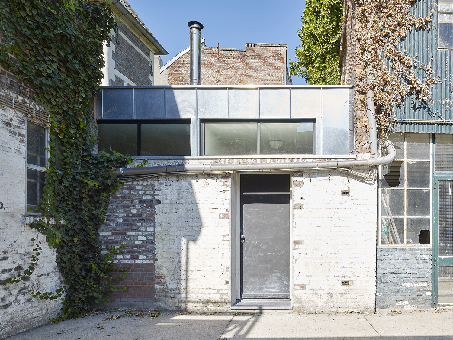 House Wycker Grachtstraat Maastricht by Artesk van Royen Architects