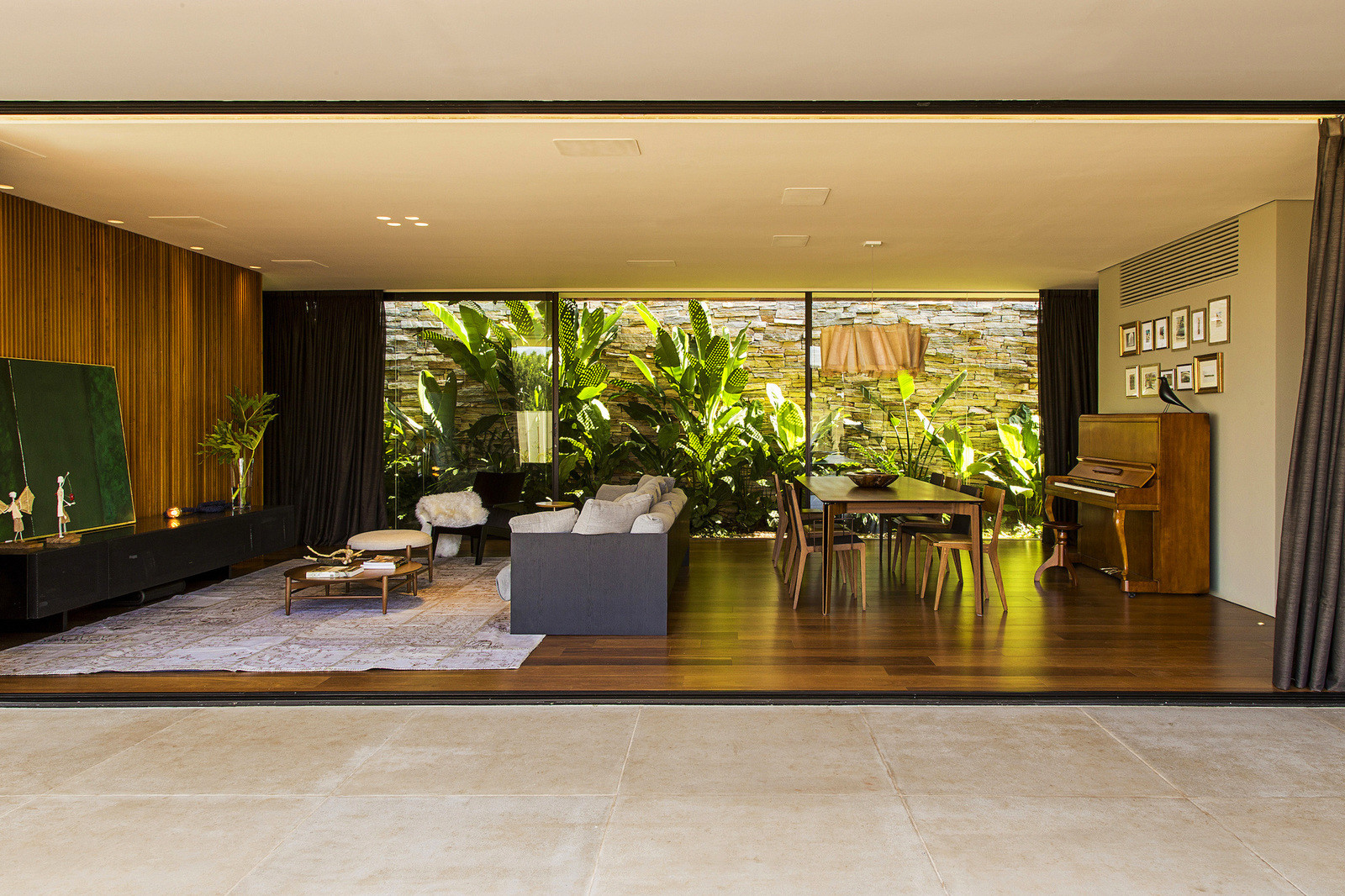 Private house with features of Brazilian modernism