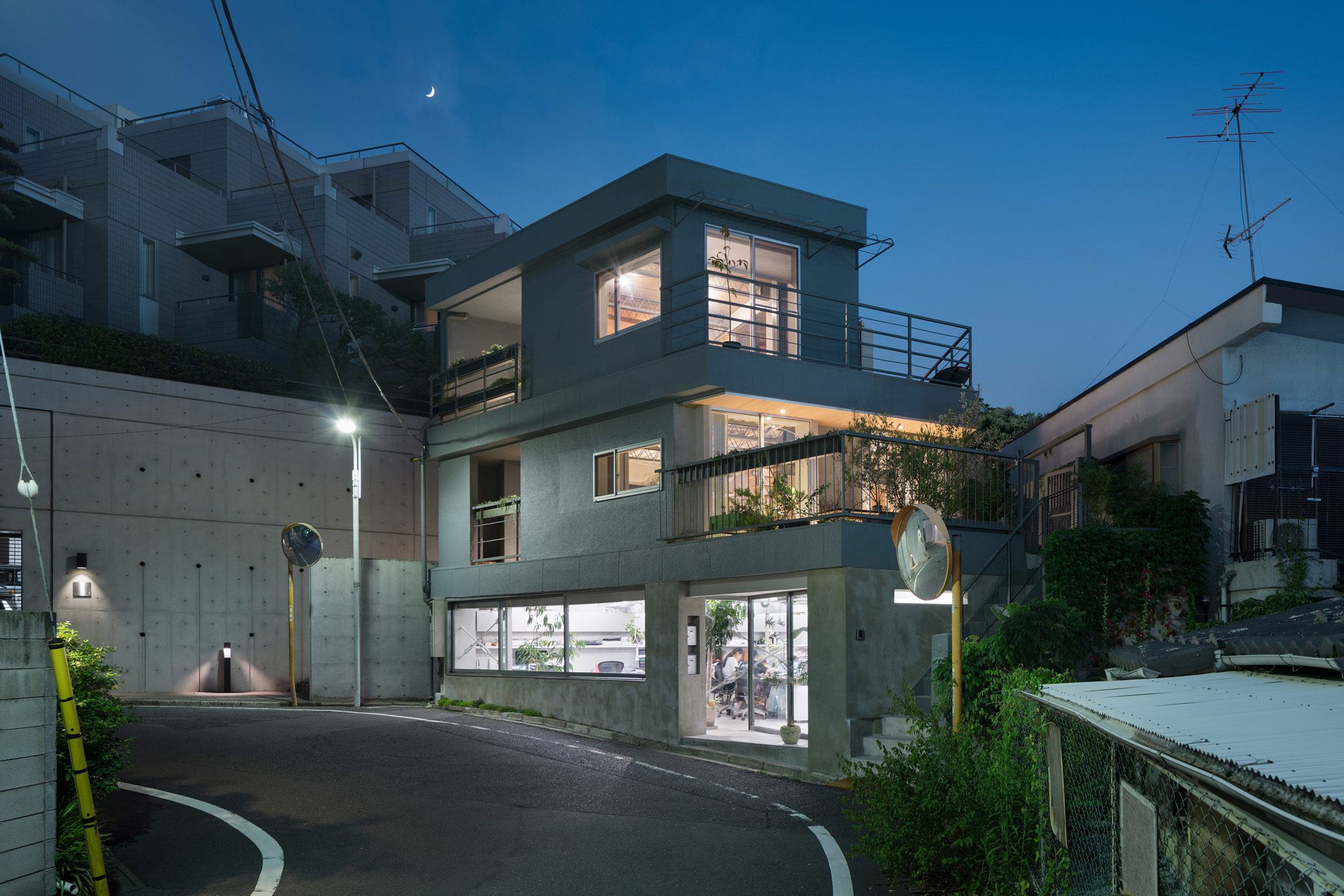 Kamiyami Residence by PUDDLE