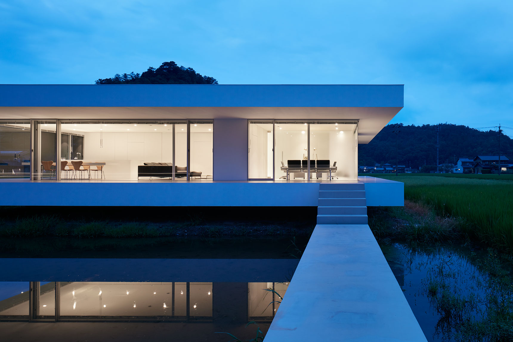 F Residence by Shinichi Ogawa & Associates