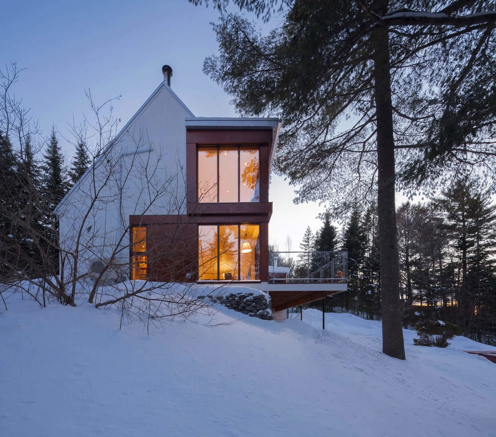  House in a canadian forest