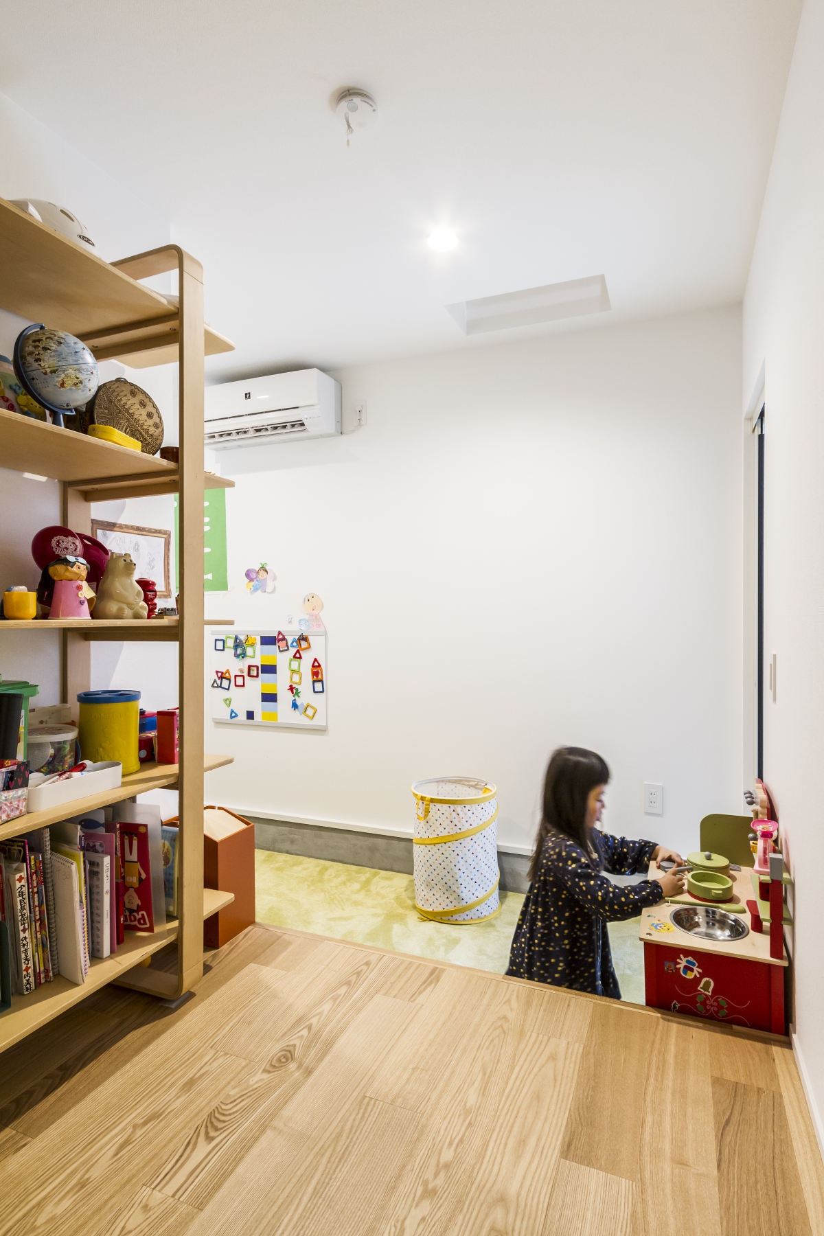 House in Hikarigaoka by upsetters architects