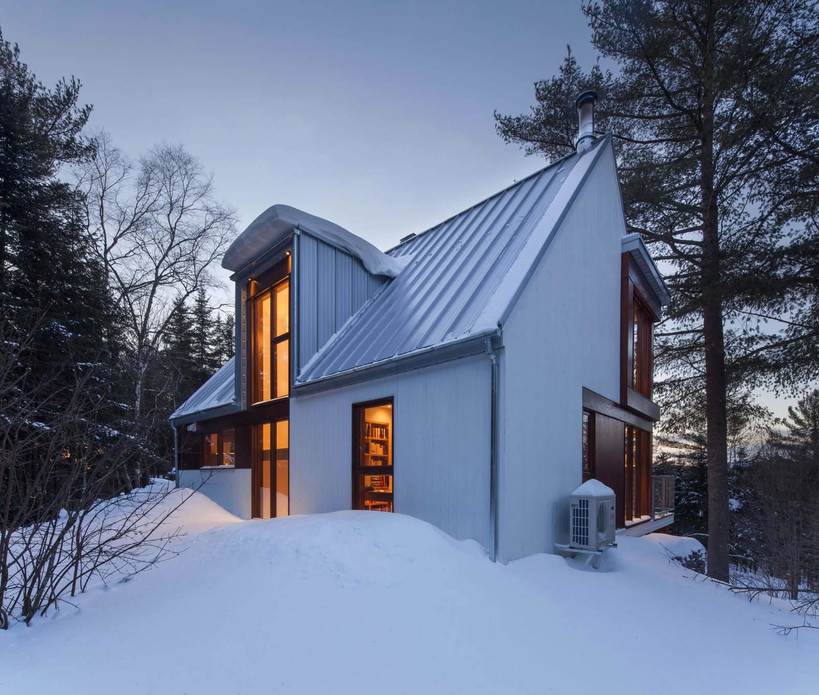  House in a canadian forest