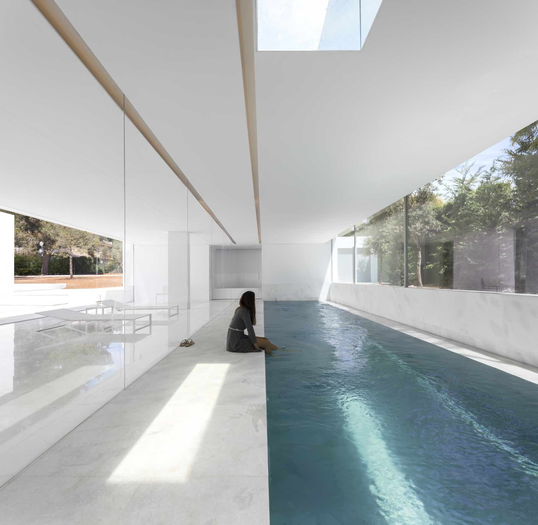 House Between the Pine Forest by Fran Silvestre Arquitectos