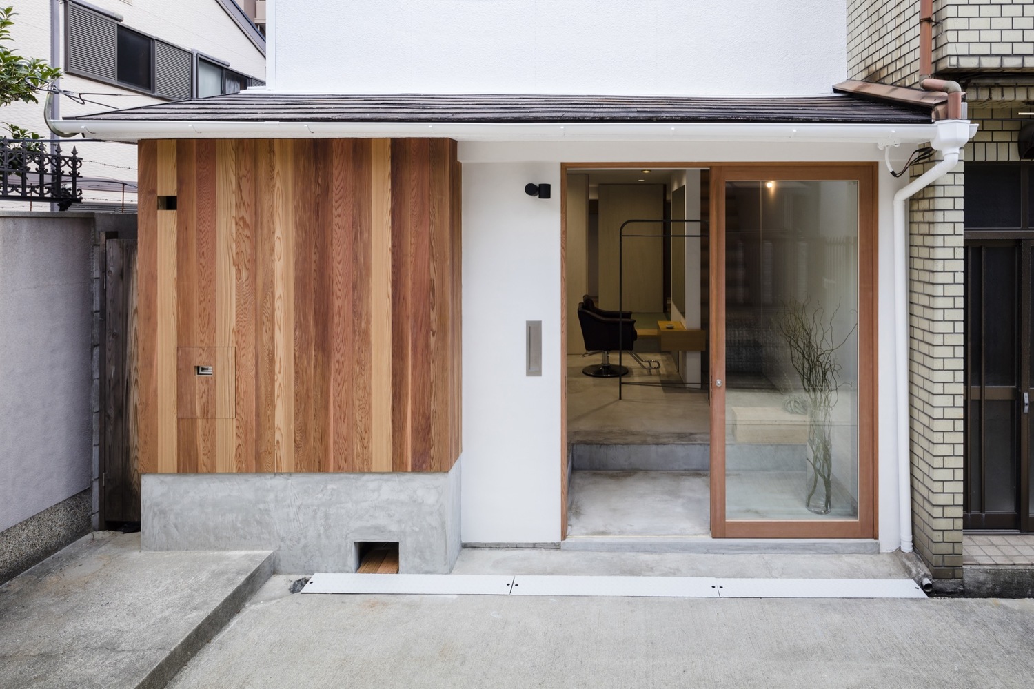 Hair Salon in Nakazaki by Shimpei Oda Architect Office