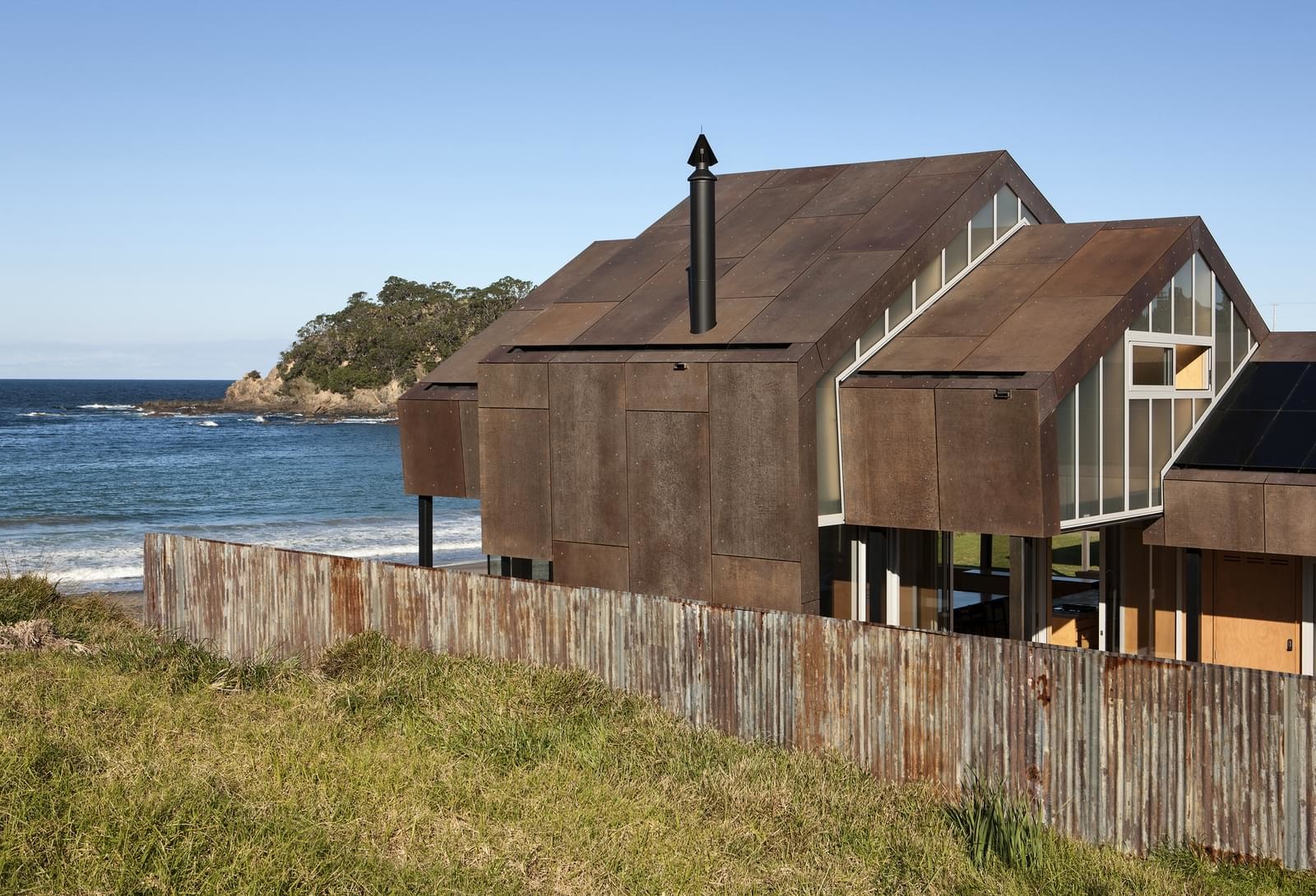 [Fe3O4 HOUSE] Дом на краю залива в Новой Зеландии