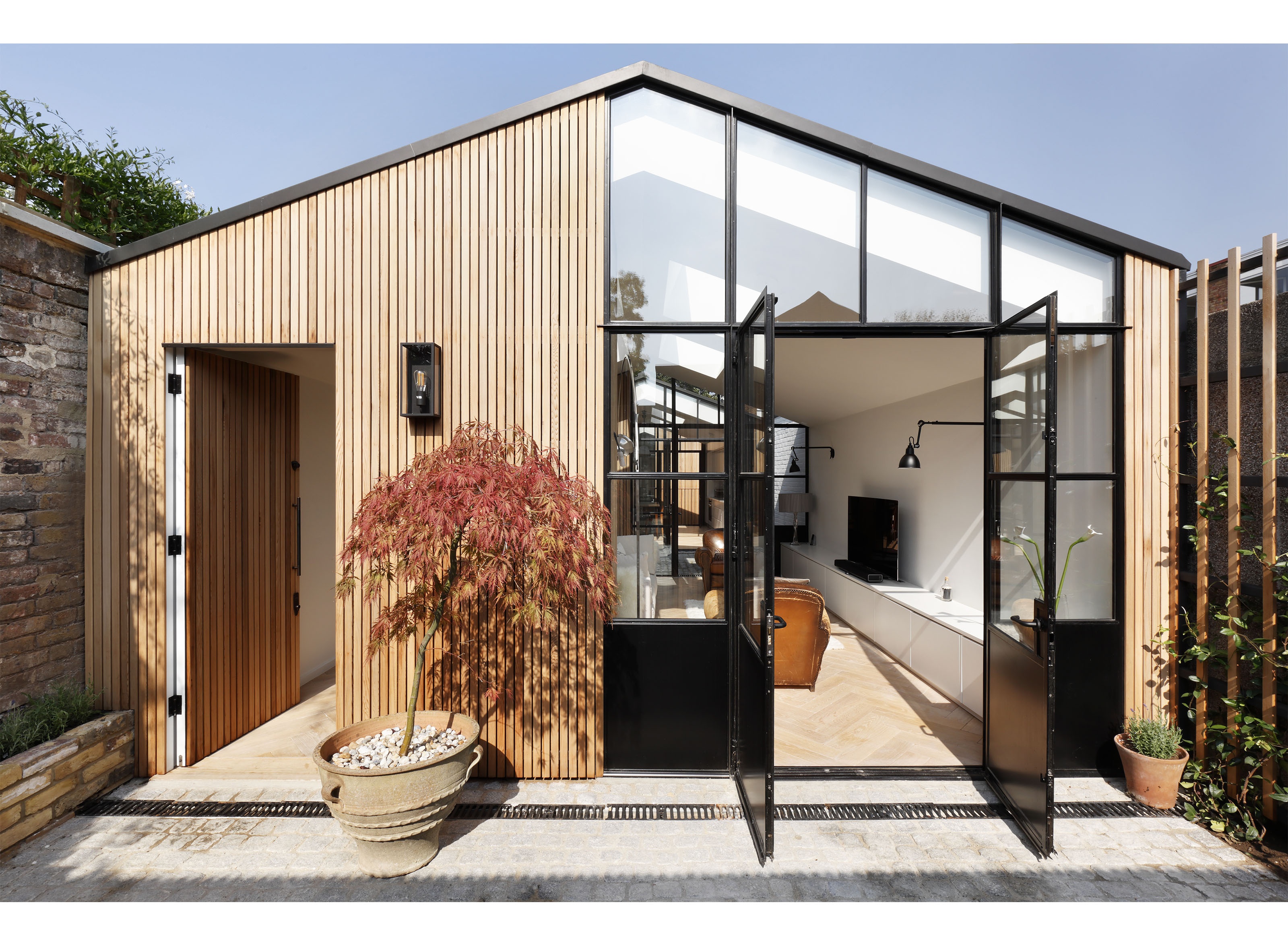 The Courtyard House by De Rosee Sa