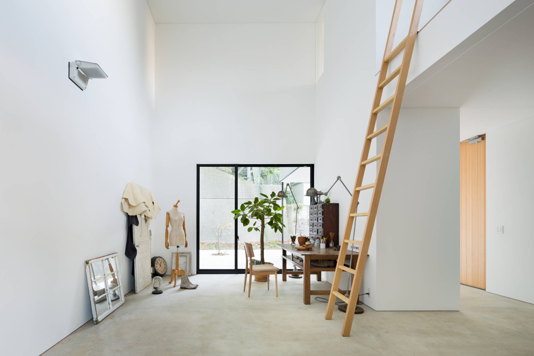 House in Yokosuka by Takashi Kurihara Architects