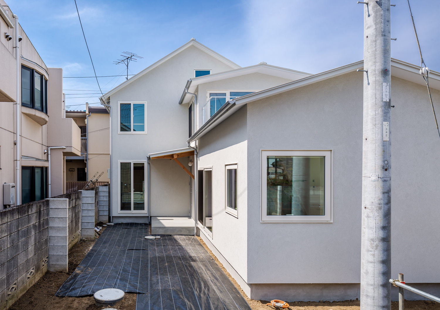 House in Motoyawata by SNARK + OUVI