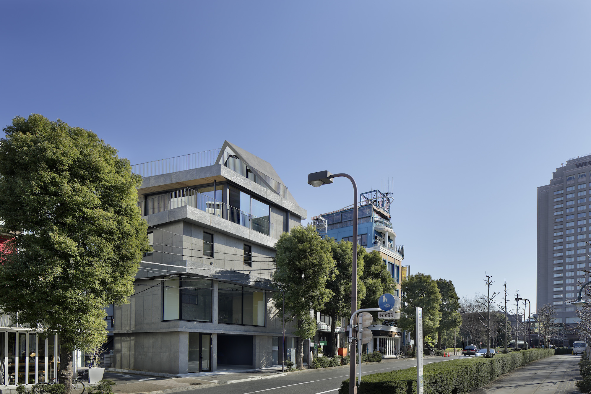 Folding Roof House by Ashida Architect & Associates