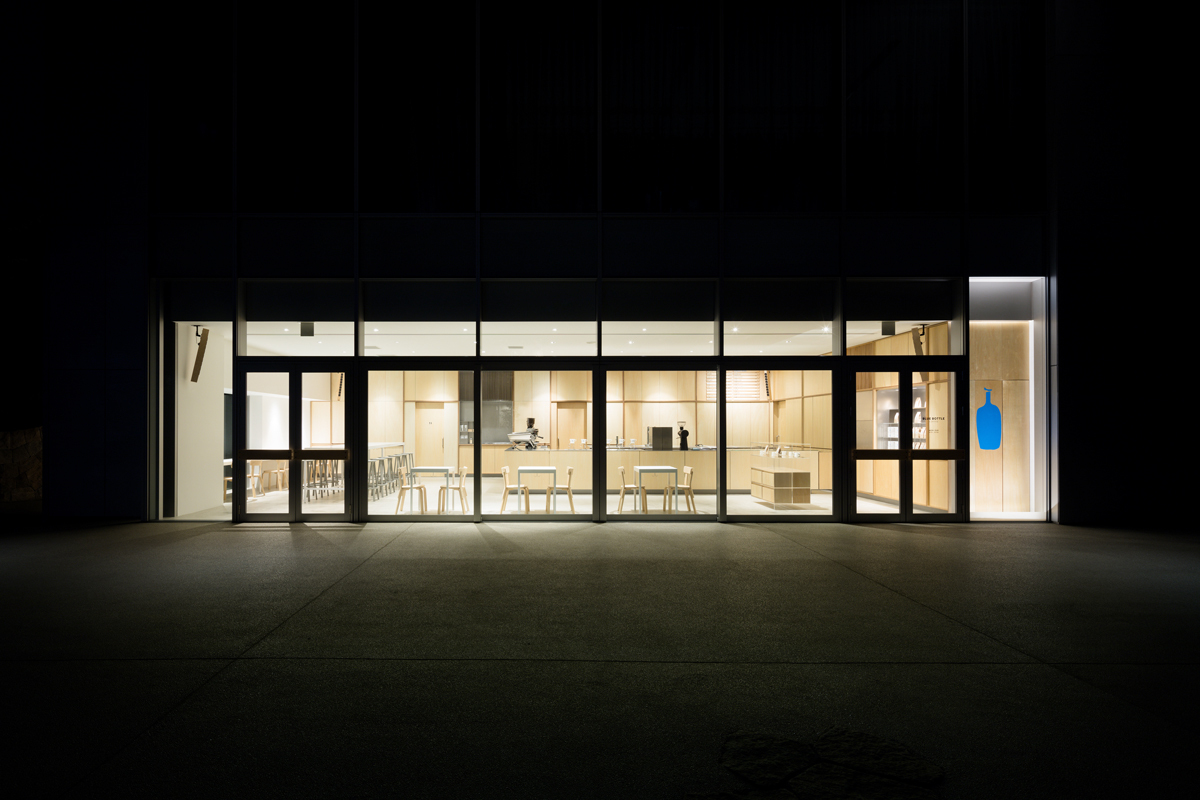 Blue Bottle Coffee Roppongi Cafe by Schemata Architects