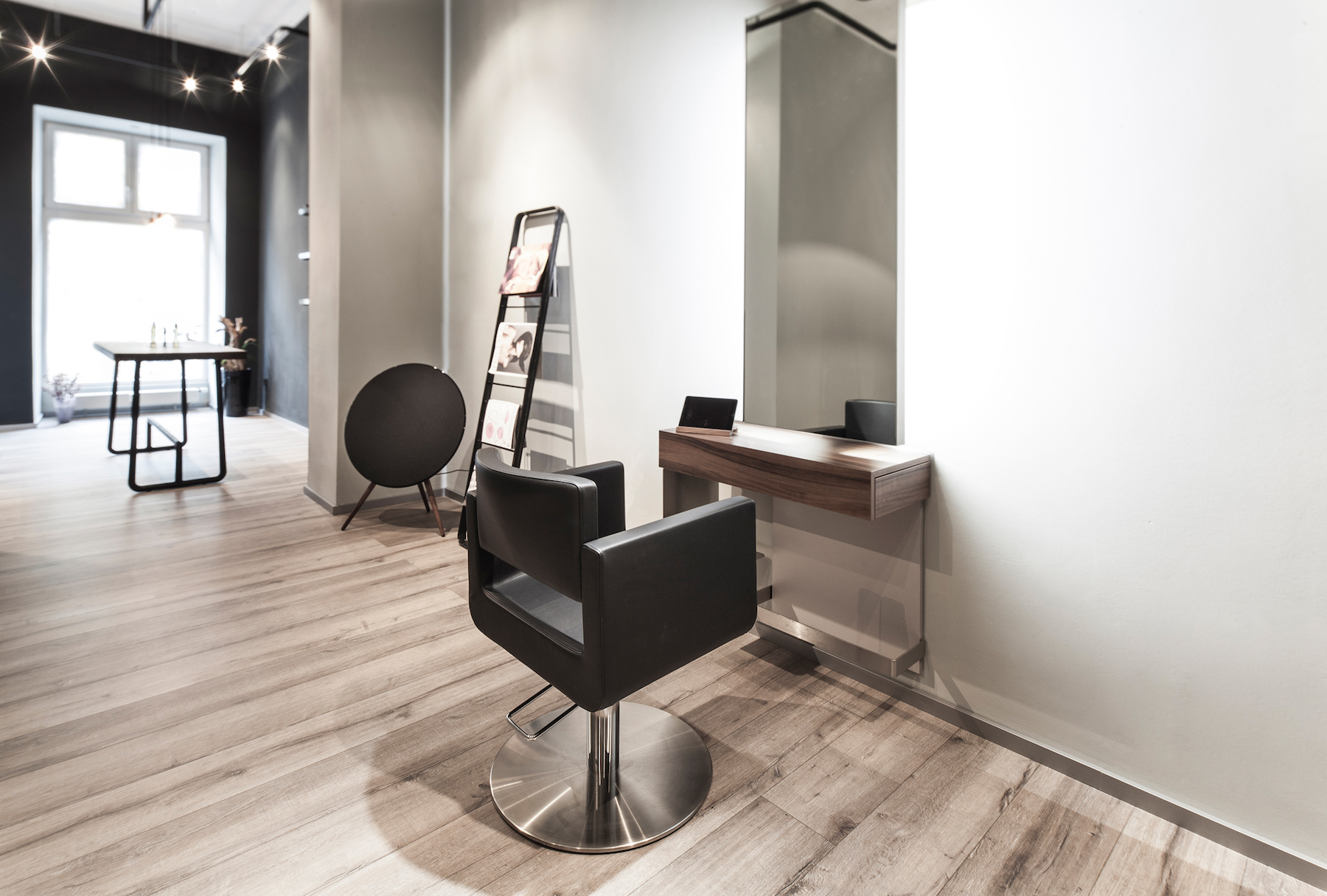 Bailas Contemporary Coiffure by Betty and Betty Design Office