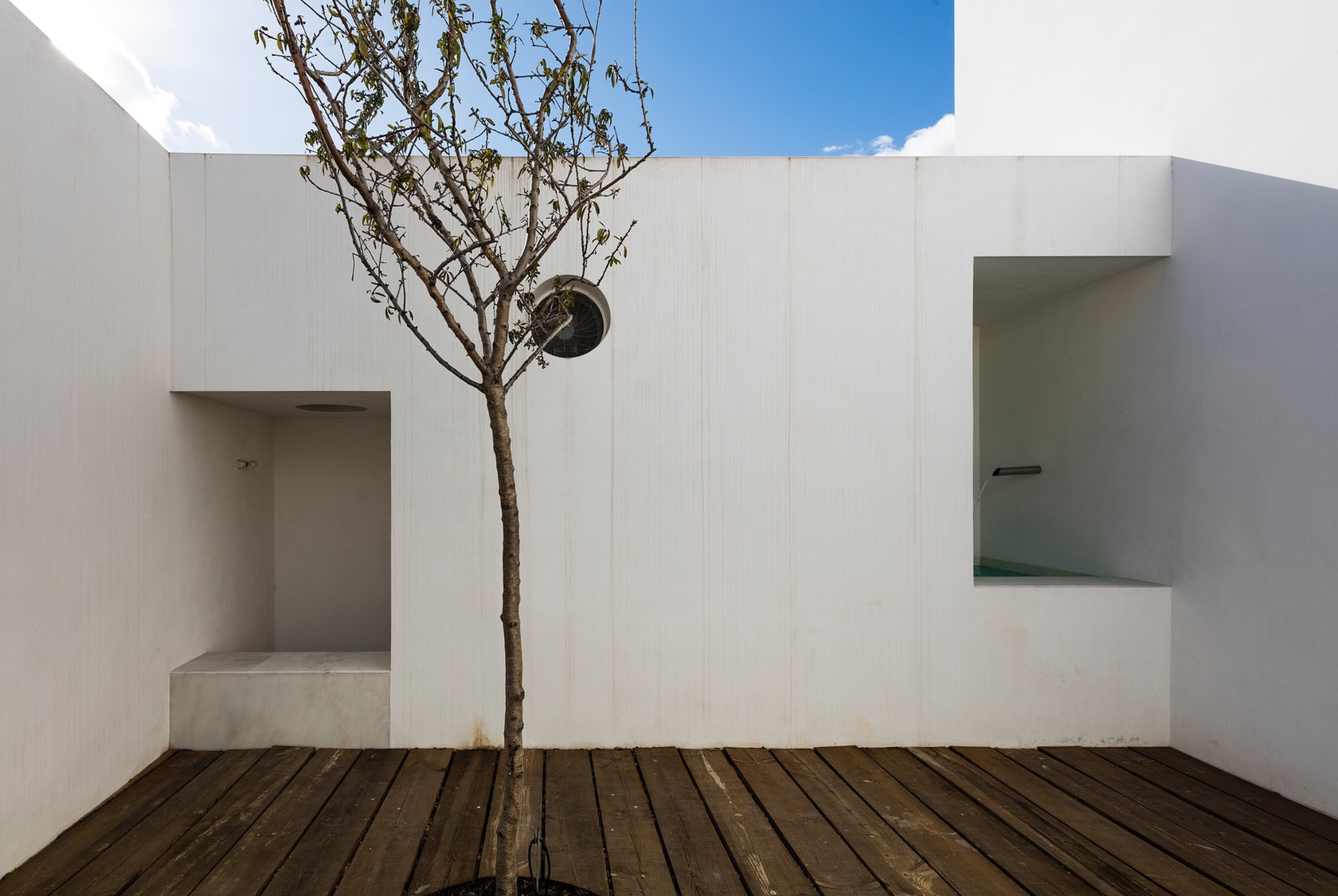 House in Alfama by Matos Gameiro Arquitecto