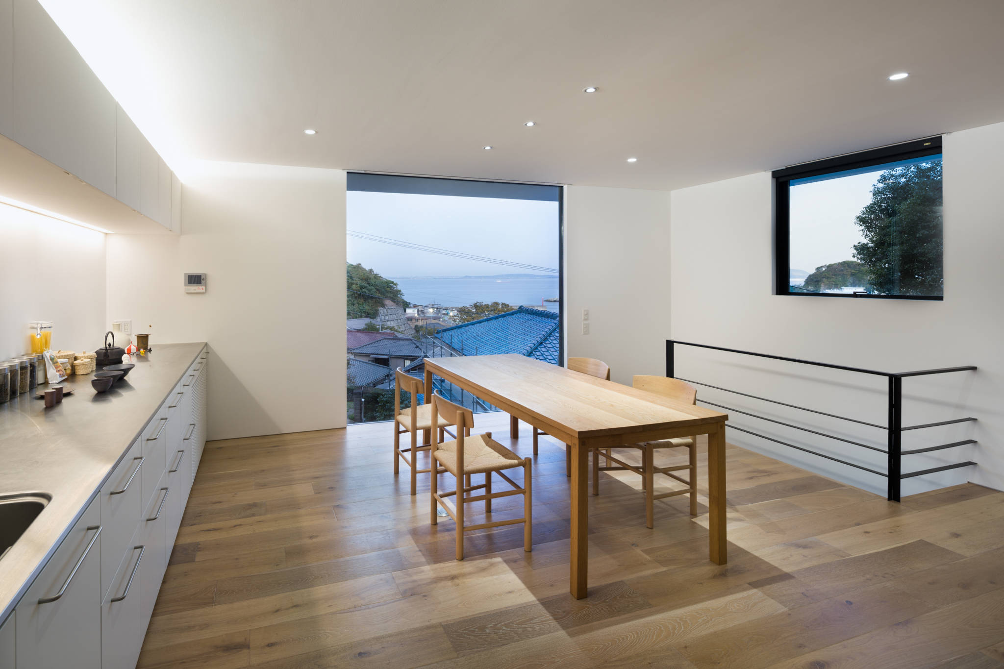 House in Yokosuka by Takashi Kurihara Architects