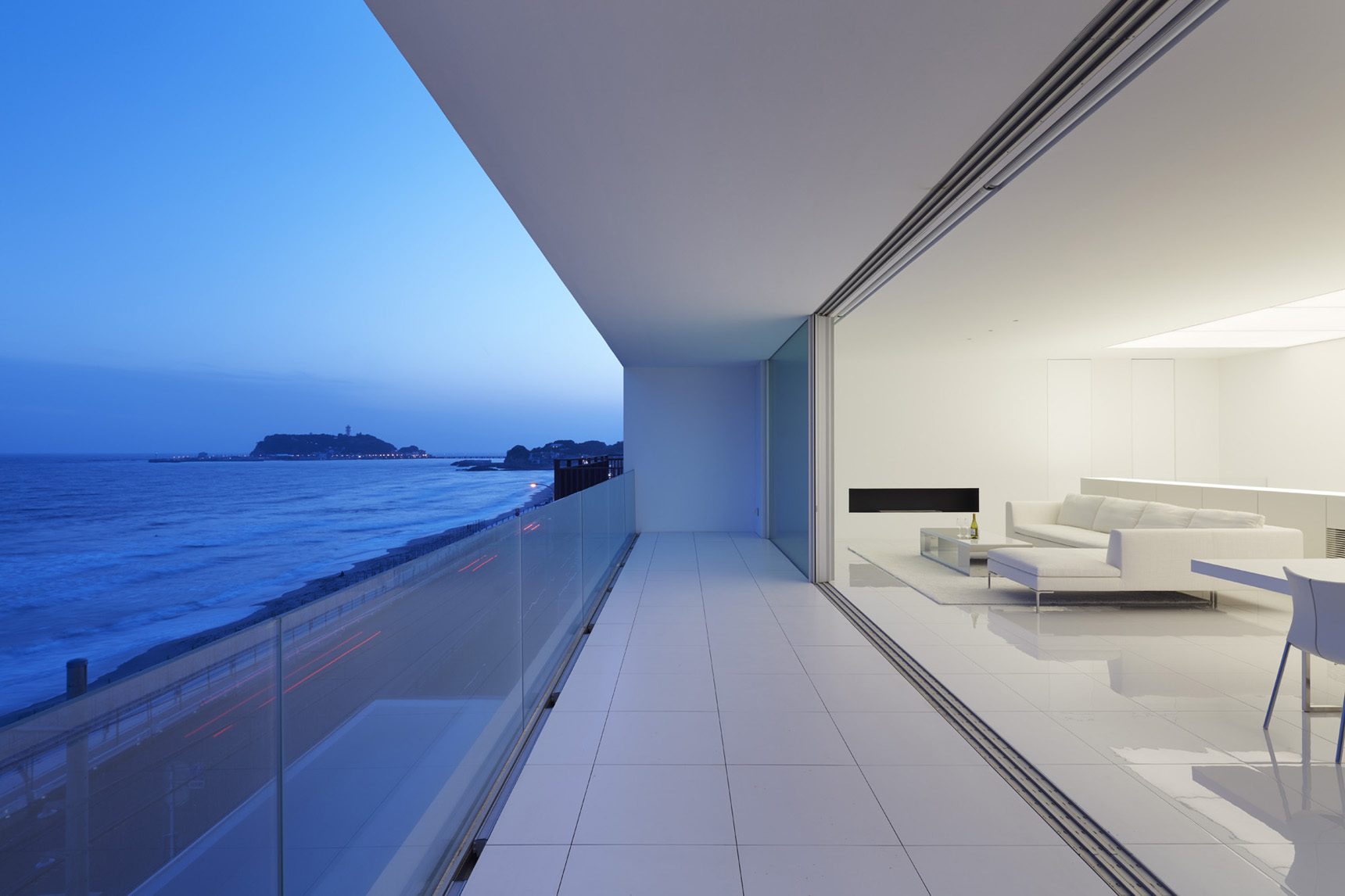 Seaside House by Shinichi Ogawa & Associates