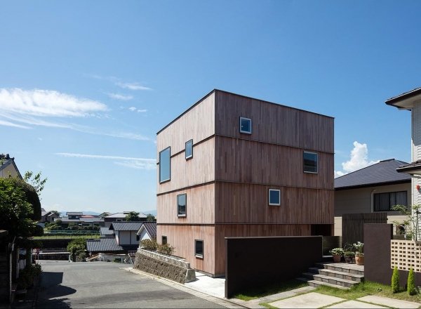 Abode of the Continuous Layer by Matsuyama Architects and Associates