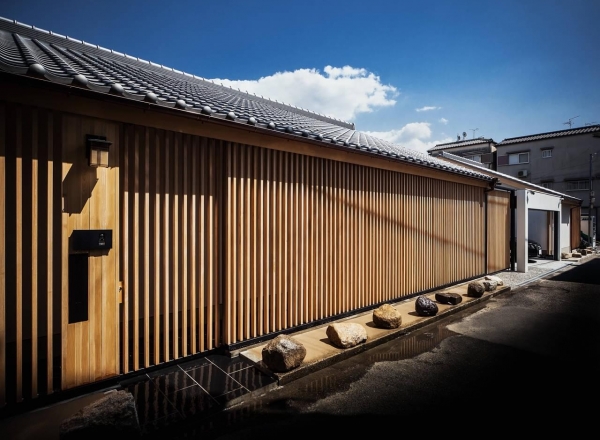 House in Higashi-hirano by seki.design