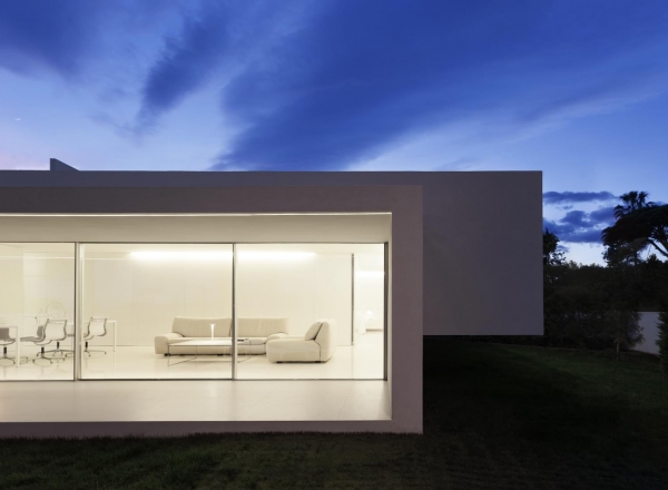 Breeze House by Fran Silvestre Arquitectos