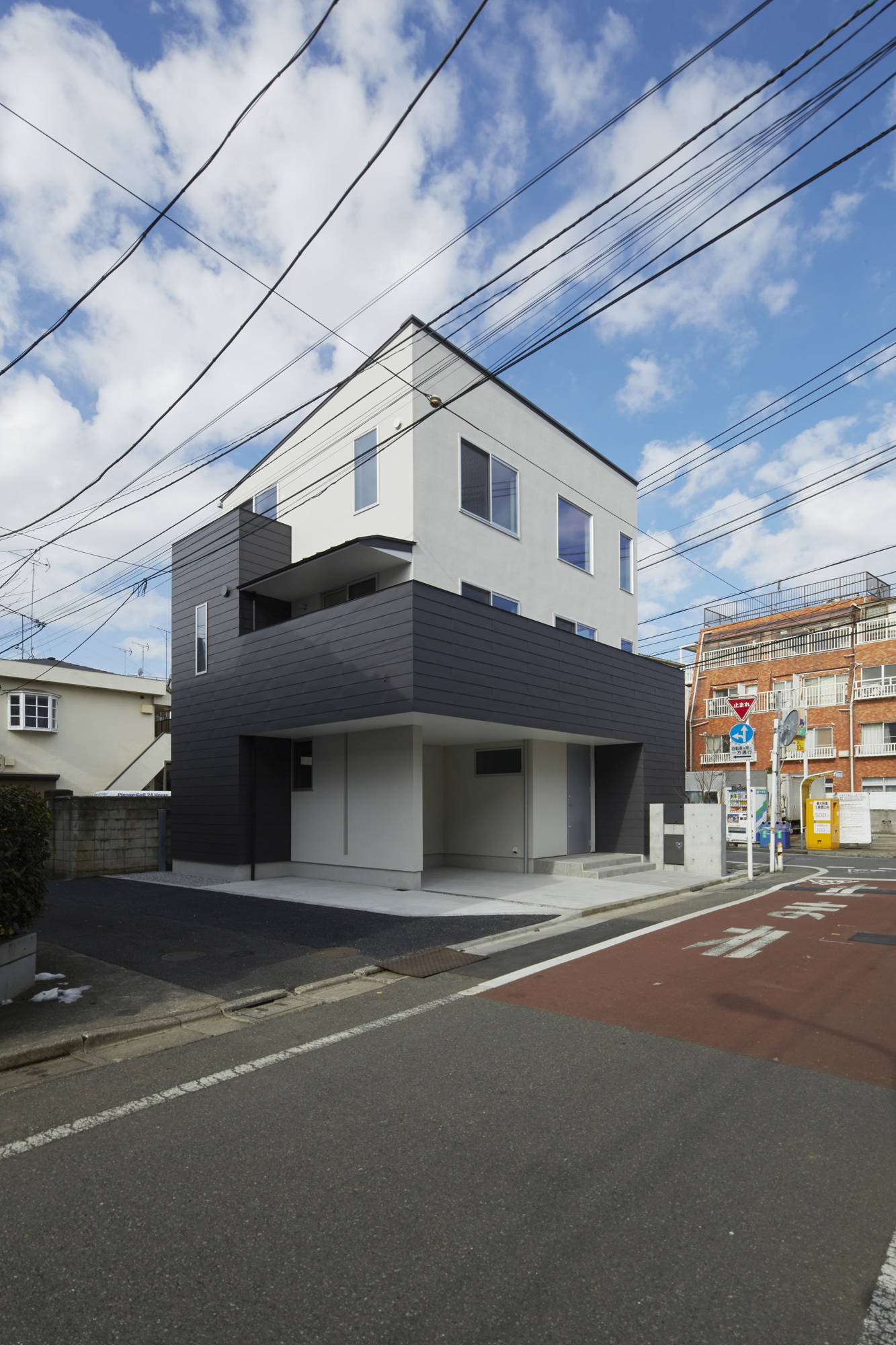House in Kanamechou by Go Eto Architects & Associates