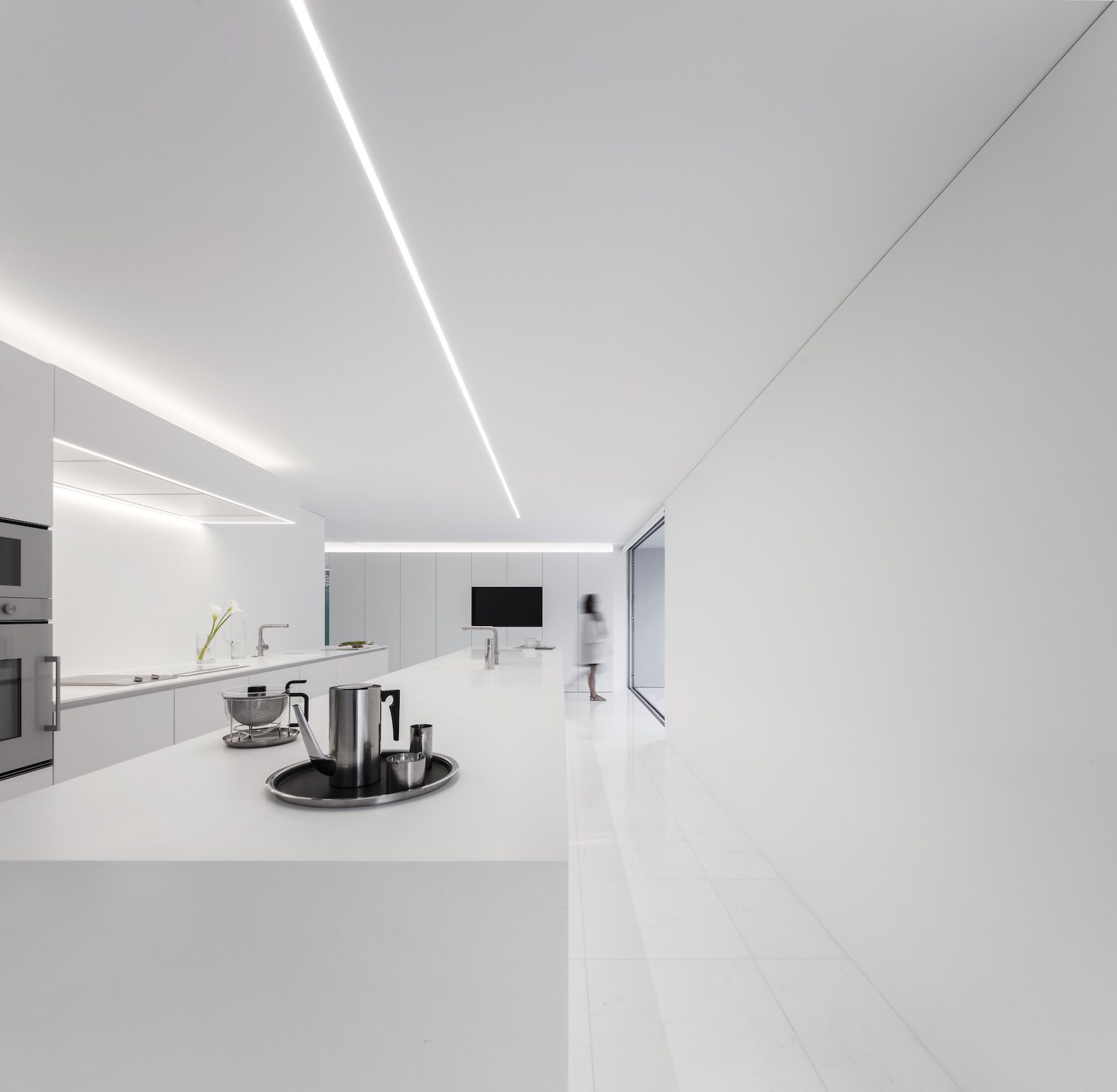 House Between the Pine Forest by Fran Silvestre Arquitectos