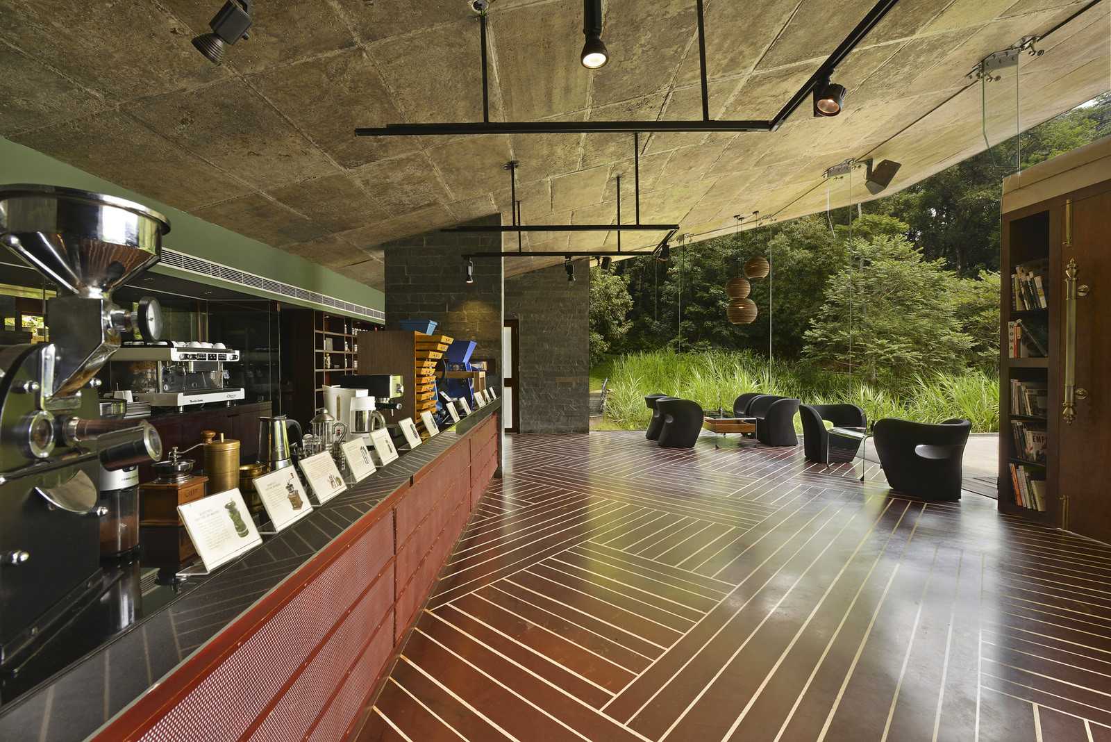 A coffee shop at the Ibnii Hotel in India