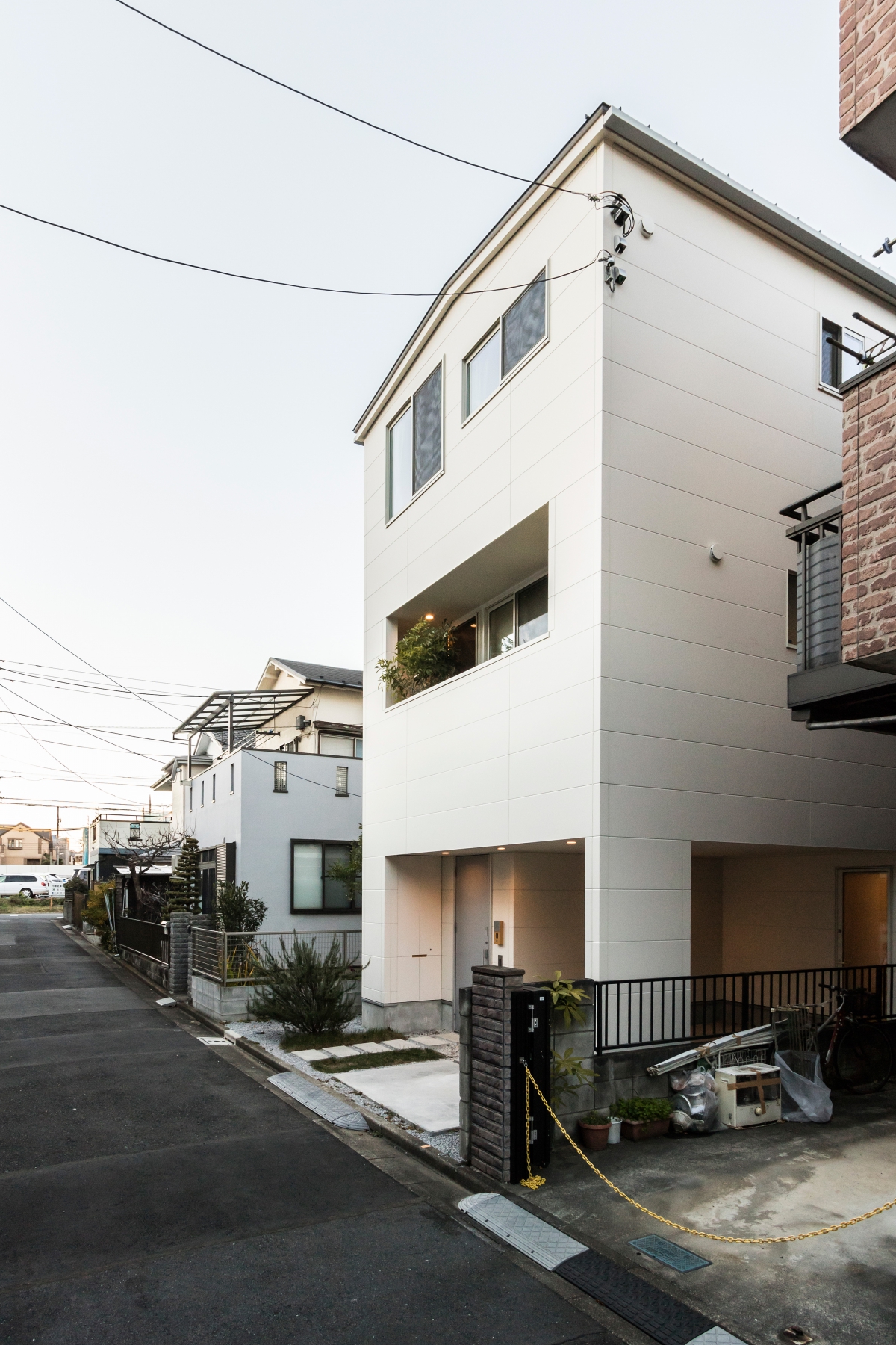 House in Hikarigaoka by upsetters architects