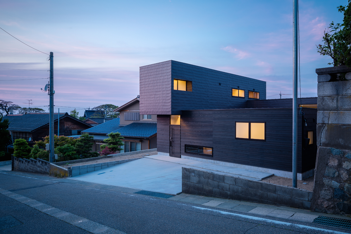 Residence in Sotohisumi by Nakasai Architects