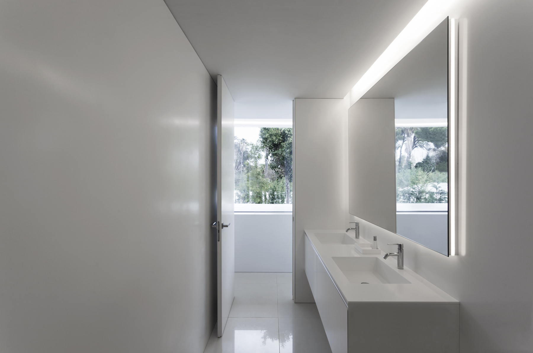 Breeze House by Fran Silvestre Arquitectos