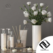 Декоративный набор with a bouquet of lisianthus and cosmetics