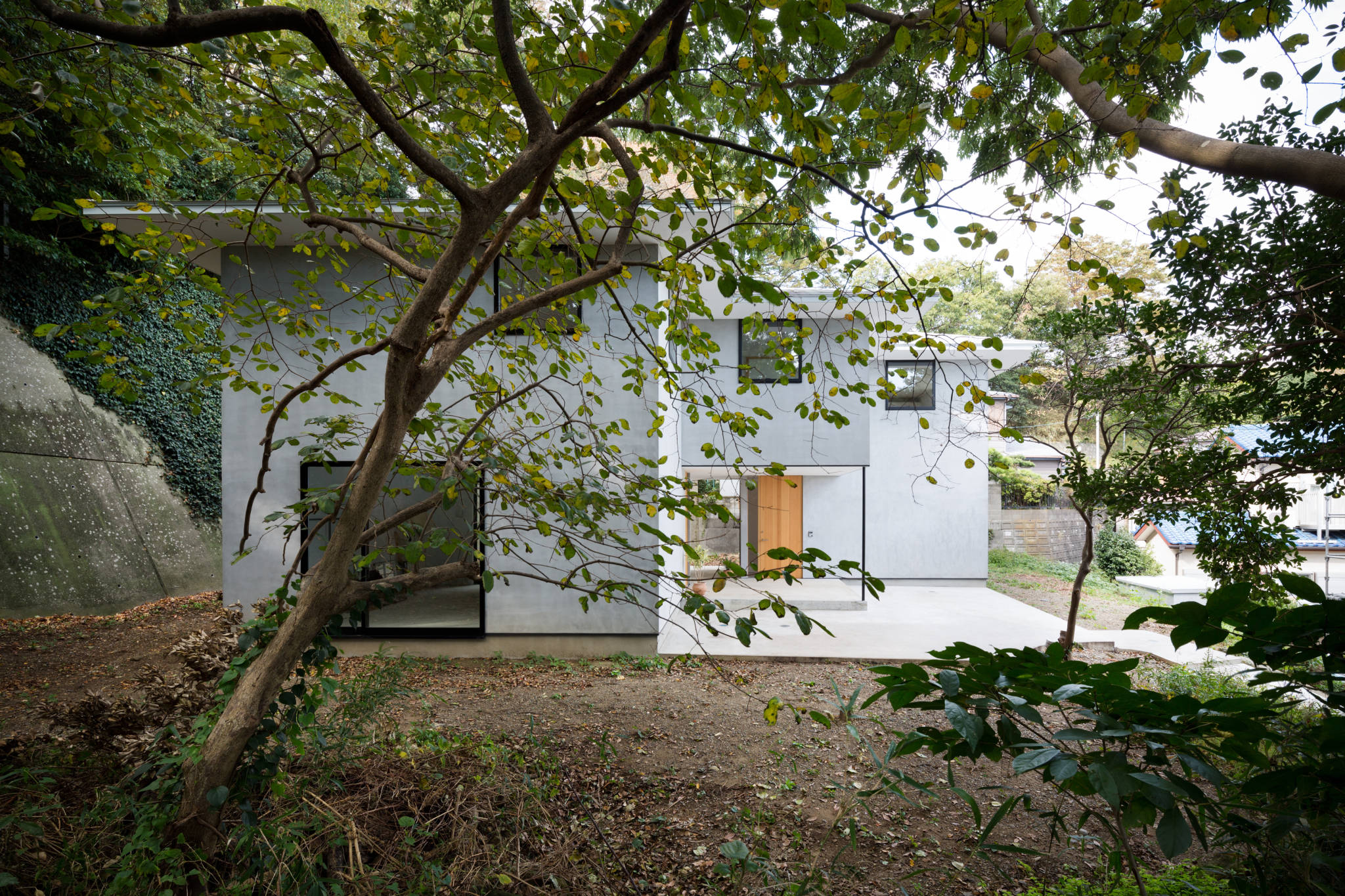 House in Yokosuka by Takashi Kurihara Architects