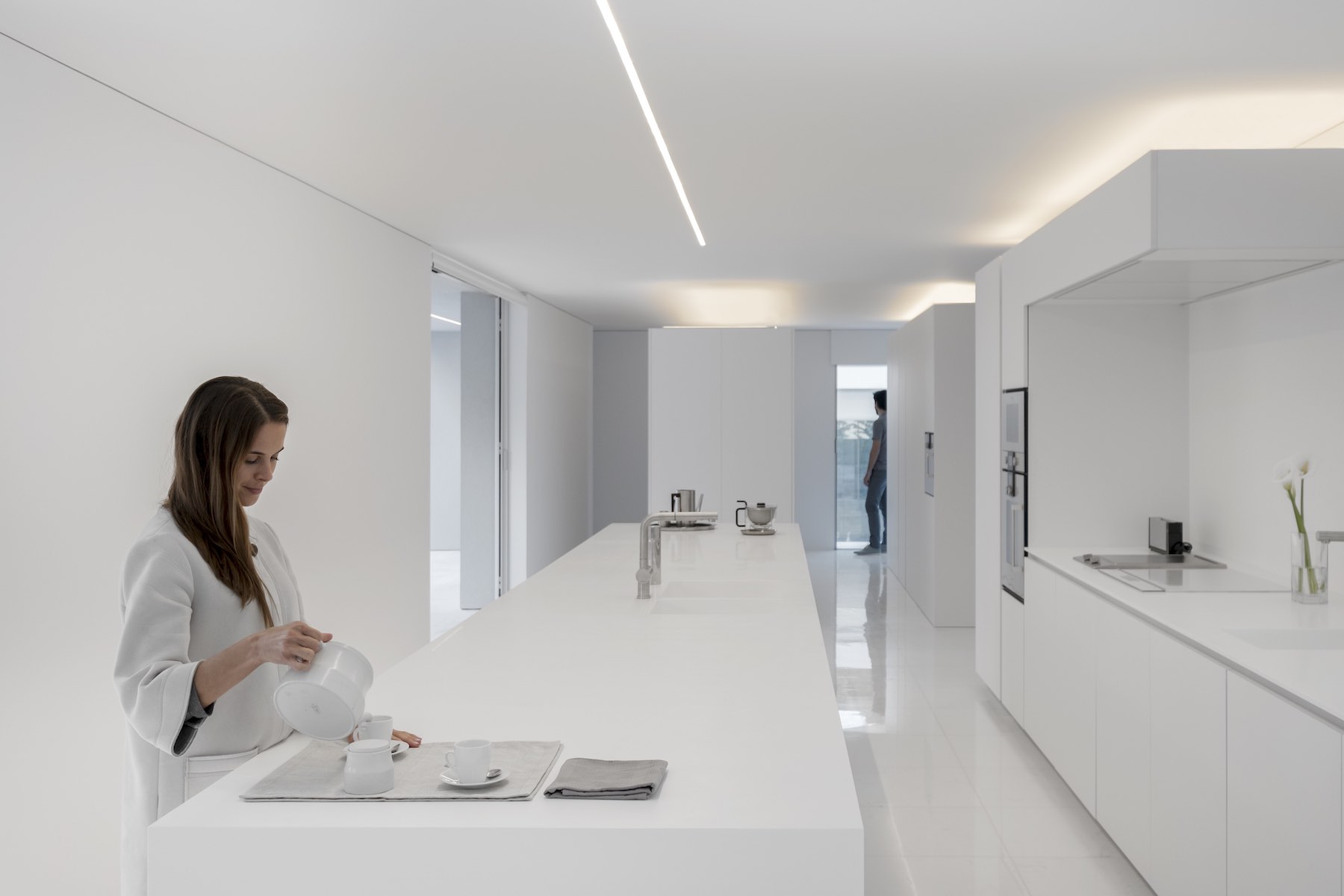 House Between the Pine Forest by Fran Silvestre Arquitectos