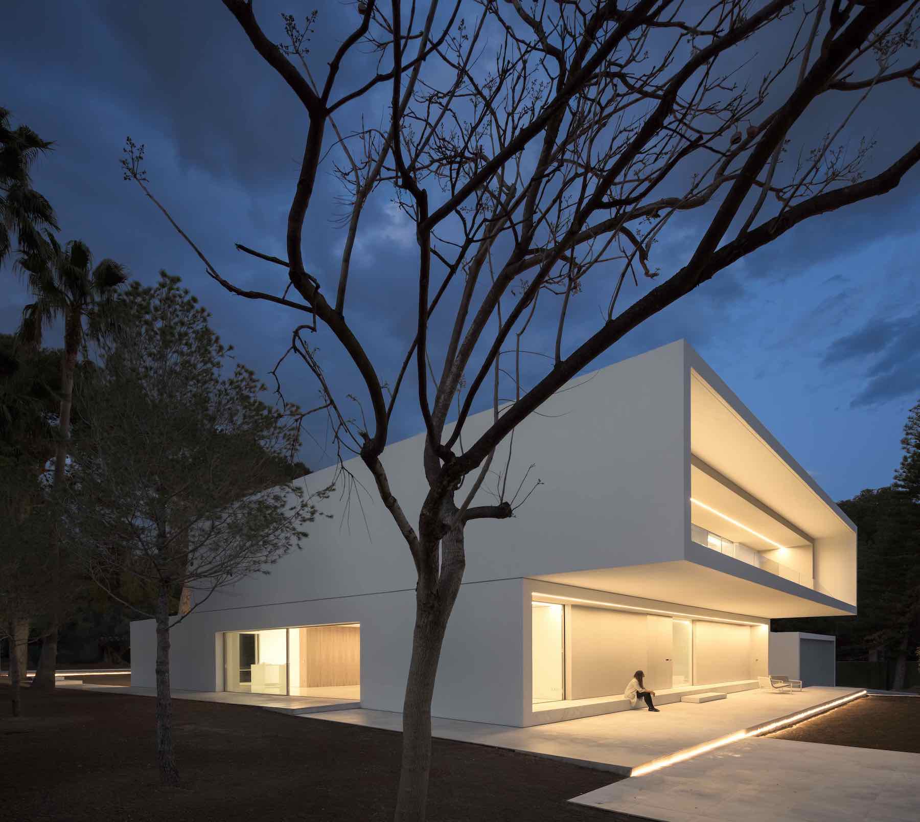 House Between the Pine Forest by Fran Silvestre Arquitectos