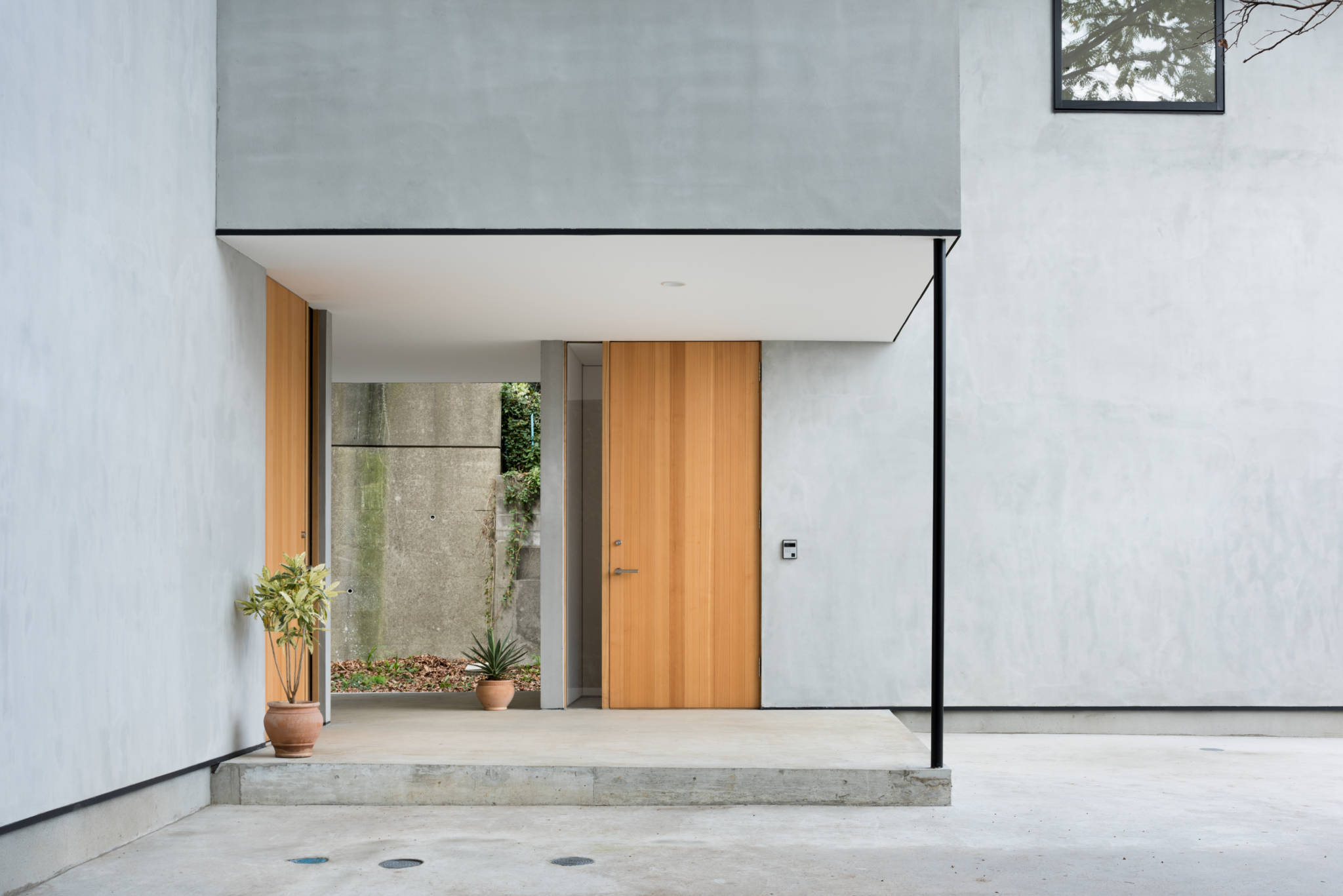 House in Yokosuka by Takashi Kurihara Architects