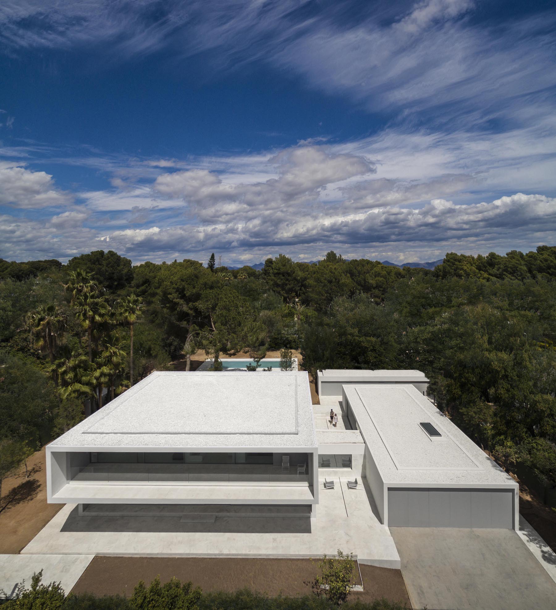 House Between the Pine Forest by Fran Silvestre Arquitectos