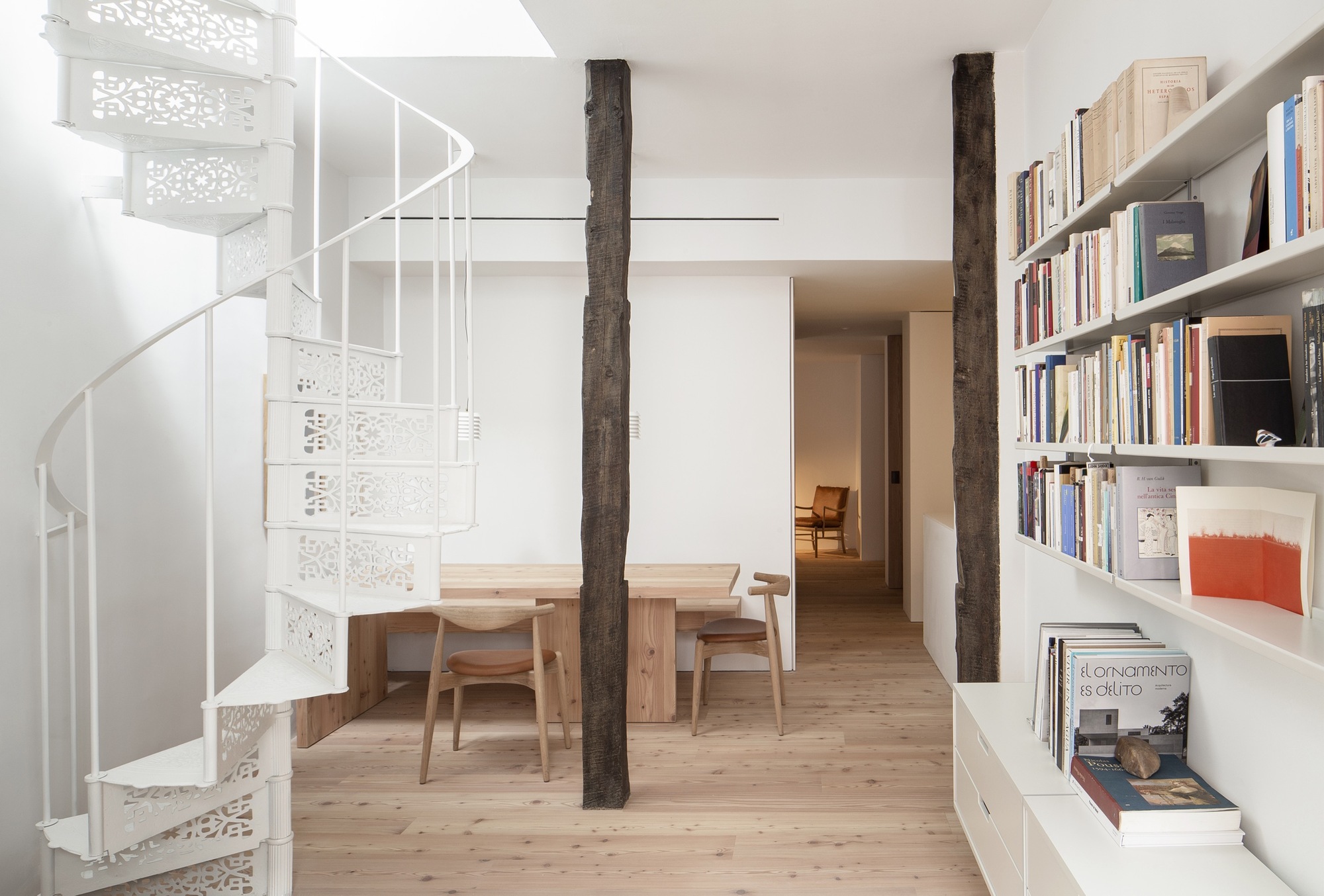Ana Apartment by Francesc Rifé Studio